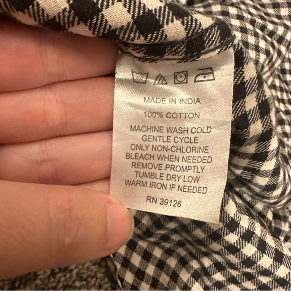 EUC Filson Womens Scout Shirt Black & White
Flannel Buttondown. Women’s Medium - Picture 4 of 5